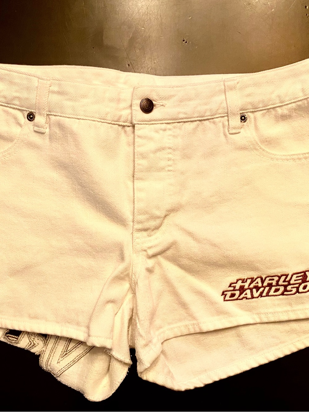 Harley-Davidson Women's White Denim Shortse “Vroom” Sz 8 - Picture 4 of 5